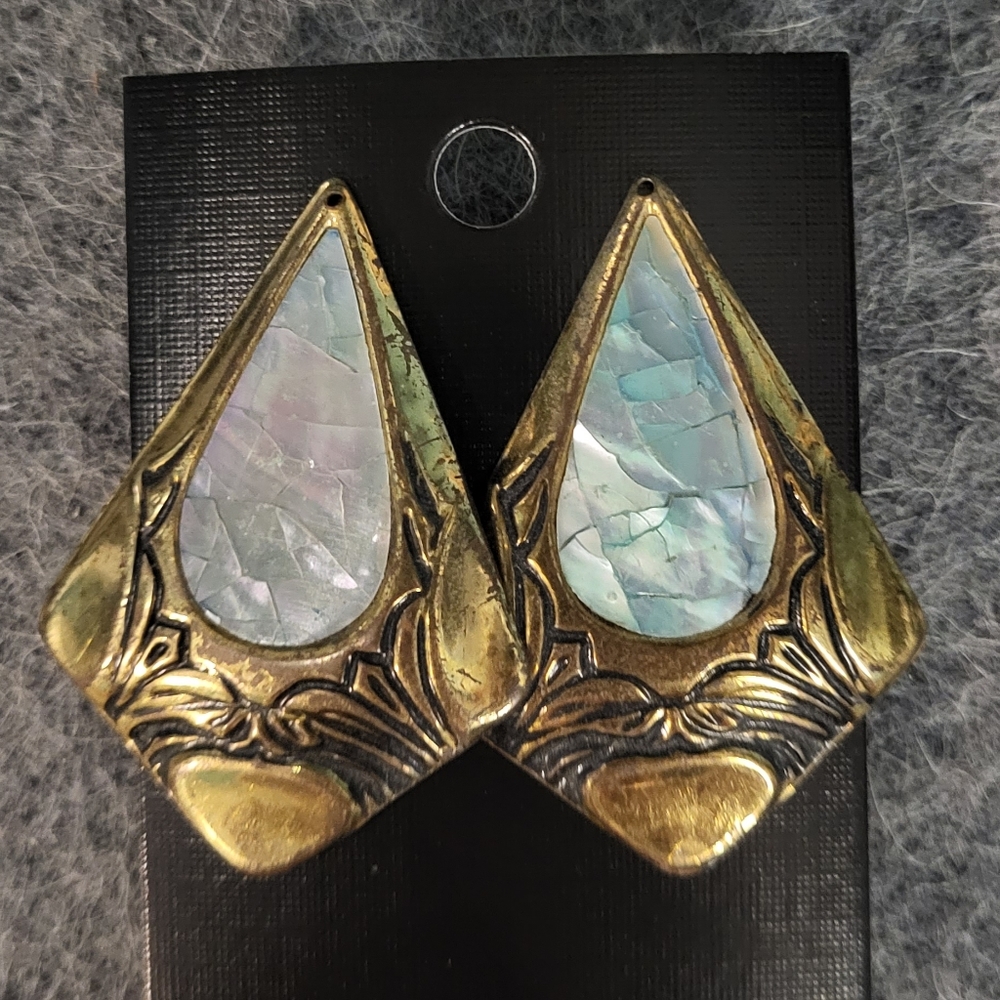 Clearance Sale! Vintage gold metal earrings